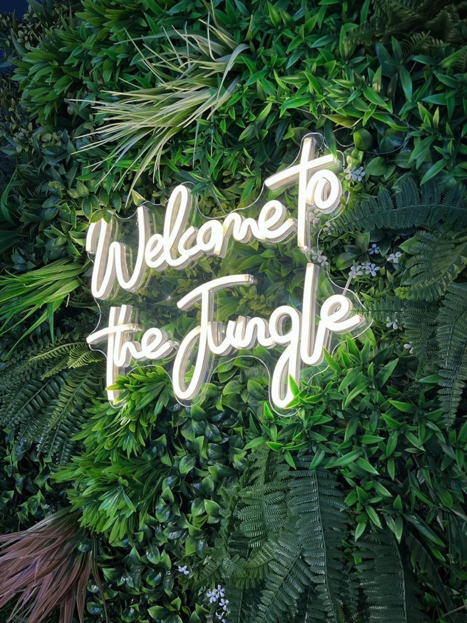 Jungle Escape, City Apartment With Parking & Terrace تشيستر المظهر الخارجي الصورة